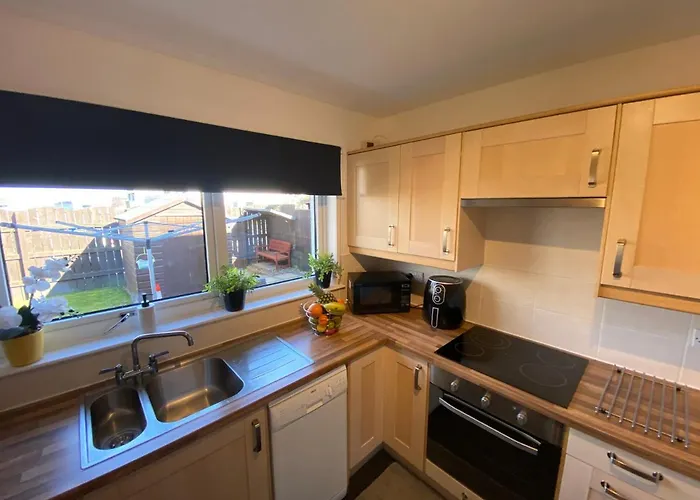 Delightful, Central 3 Bedroom House With Garden.