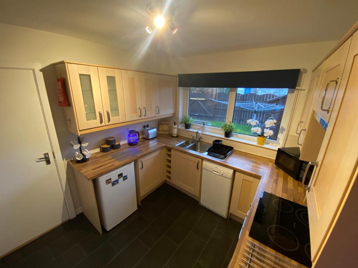 Apartment Delightful, 3 Bedroom House With Garden.